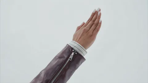 Neon Dance video AI, parte 3: La mano