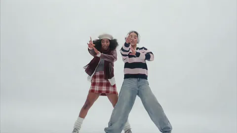 Neon Dance video AI, parte 4: Pistole con le dita