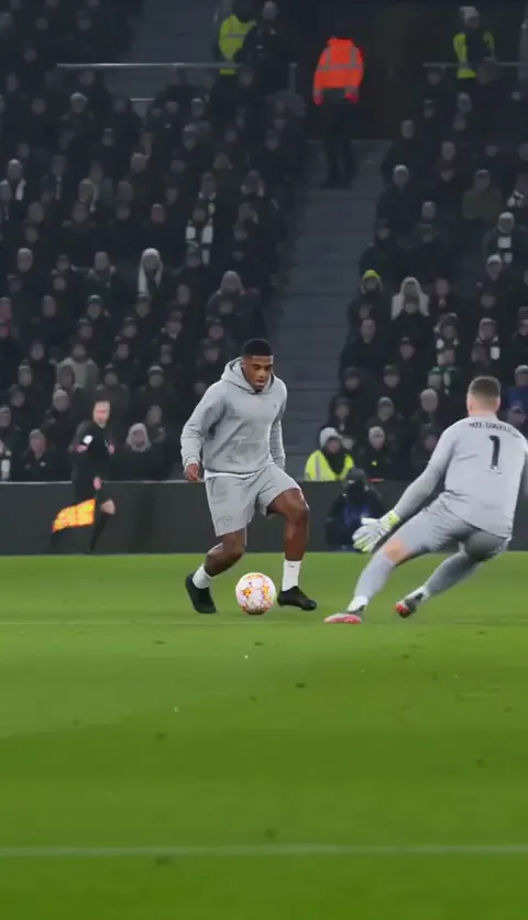Ozil Goal AI video, part 1: Run at the keeper