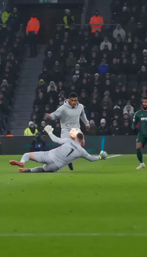 Ozil Goal AI video, part 2: Chip the keeper